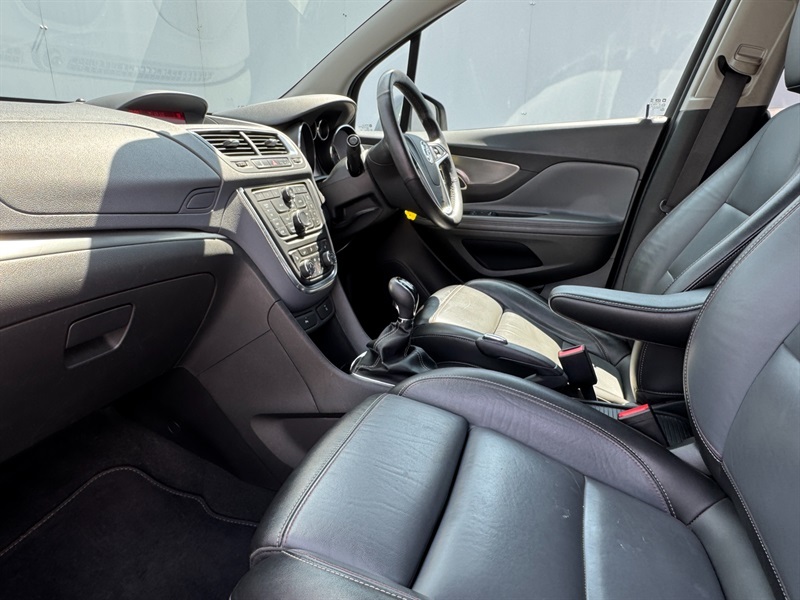 Vauxhall Mokka Hatchback White #11