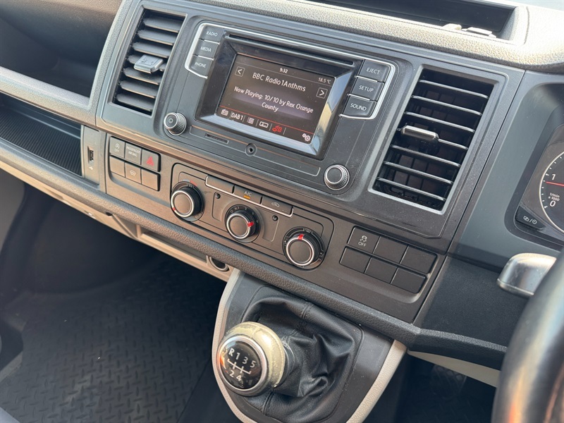 Volkswagen Transporter 2L Highline Beige #16