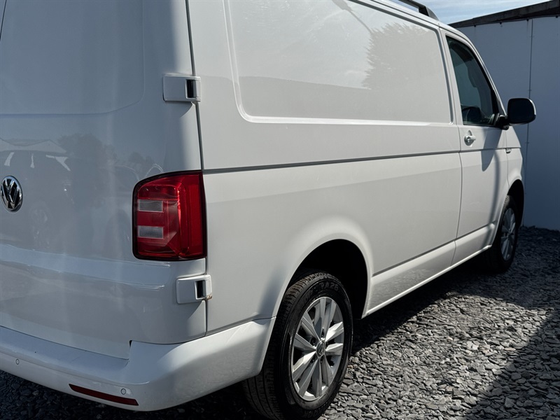 Volkswagen Transporter 2L Highline Beige #9