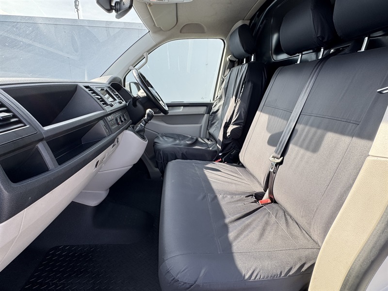 Volkswagen Transporter 2L Highline Beige #11