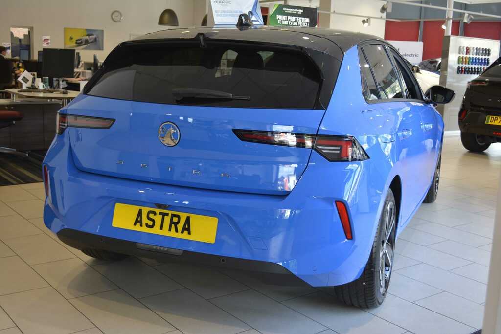 Vauxhall Astra 1.4T 16V 125 Design Red #4