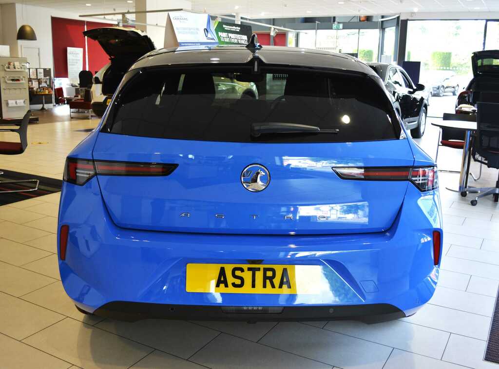 Vauxhall Astra 1.4T 16V 125 Design Red #5