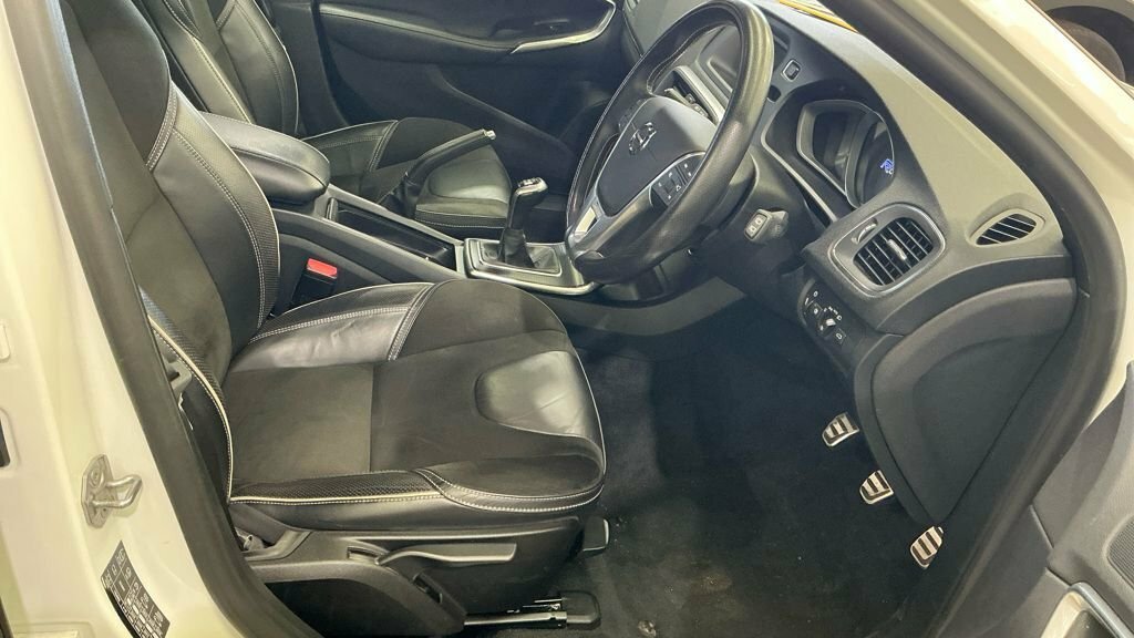 Volvo V40 T2 Momentum Rear Park Assist, Dab Radio Blue #11