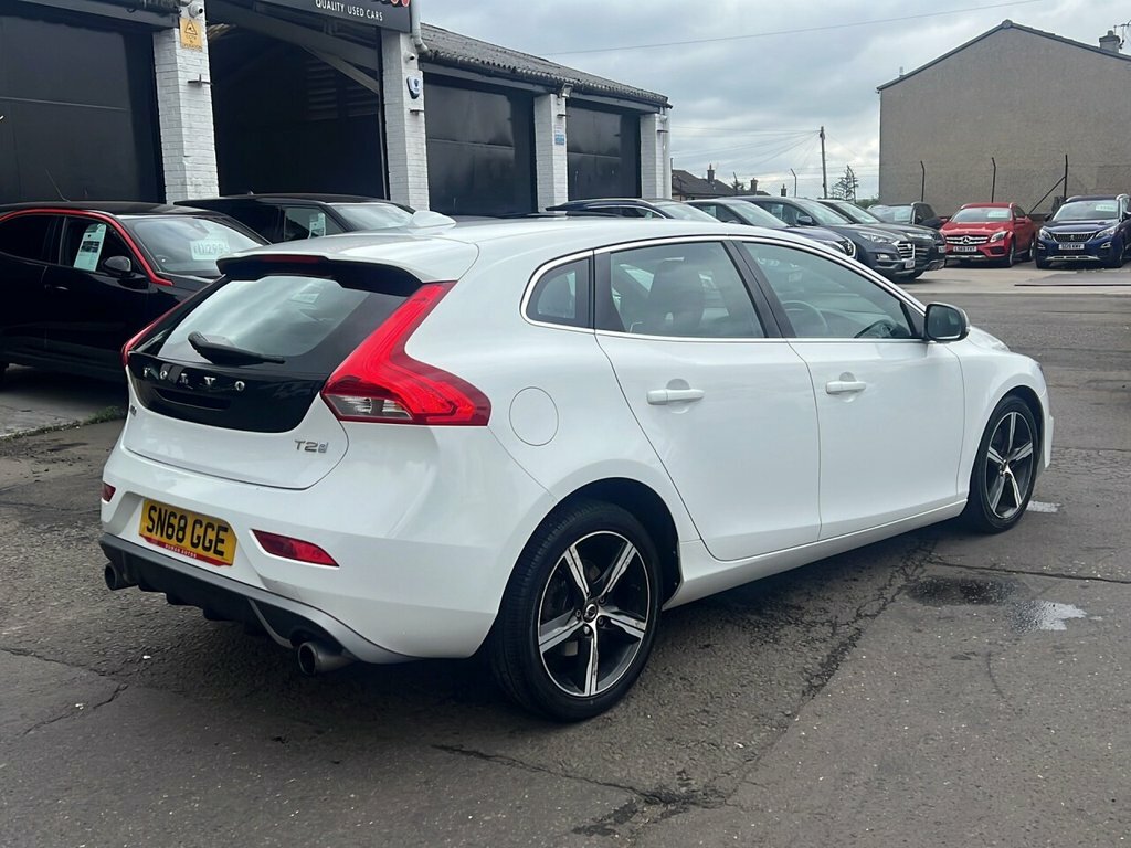 Volvo V40 2L R-design SN68GGE White #6