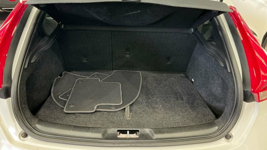 Volvo V40 T2 Momentum Rear Park Assist, Dab Radio Blue #9
