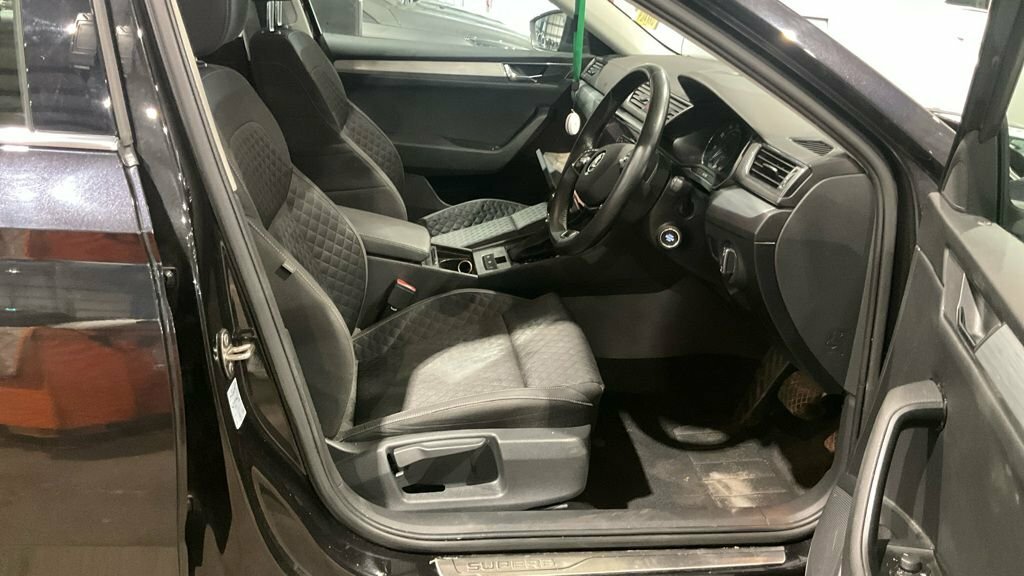 Skoda Superb 1.5L Se Black #3