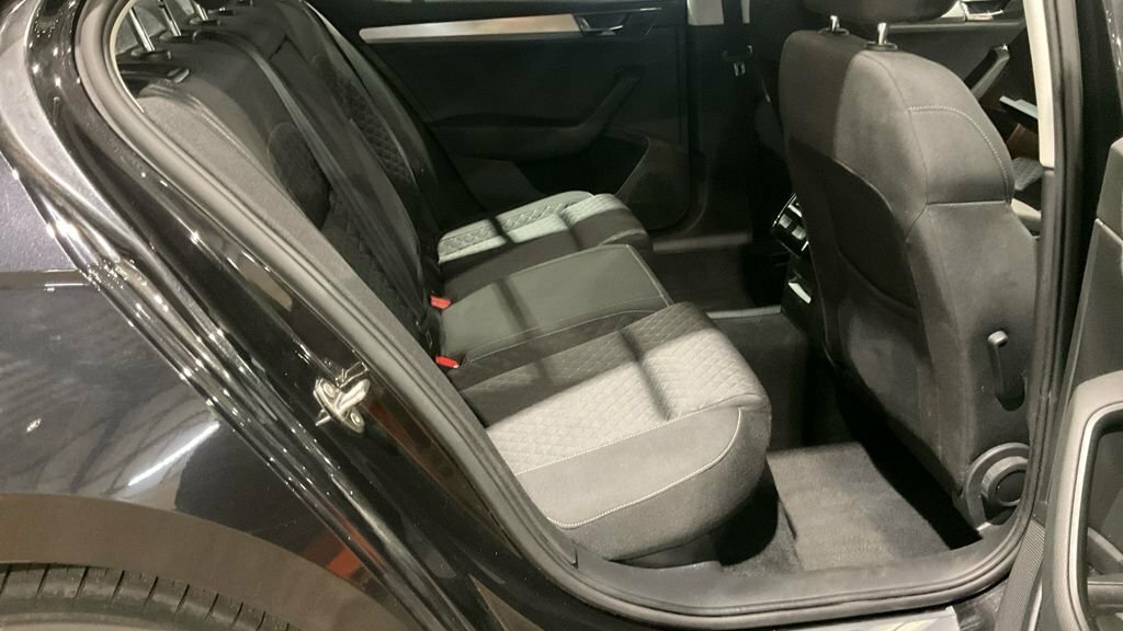 Skoda Superb 1.5L Se Black #4