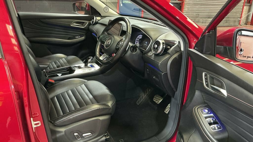 MG HS 1.5 T Gdi Excite Suv Dct Red #3