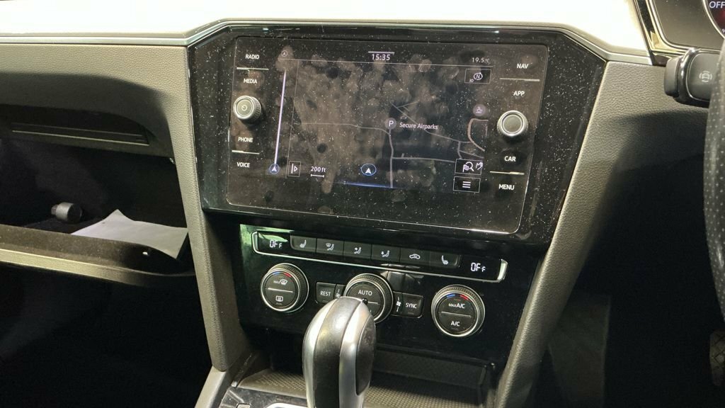 Volkswagen Passat 1.4L Gte Black