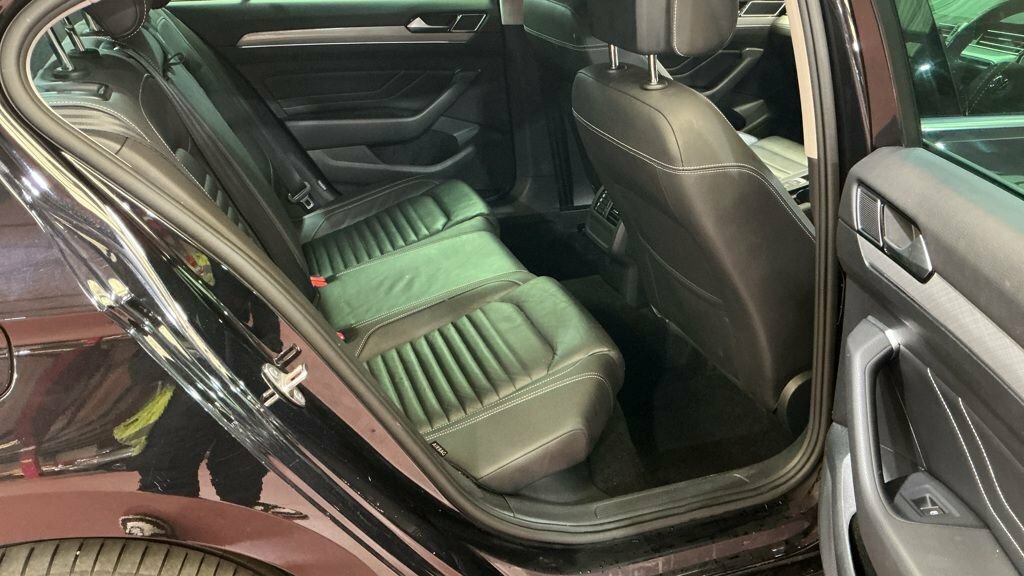 Volkswagen Passat 1.4L Gte Black #4