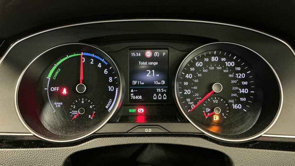 Volkswagen Passat 1.4L Gte Black #2