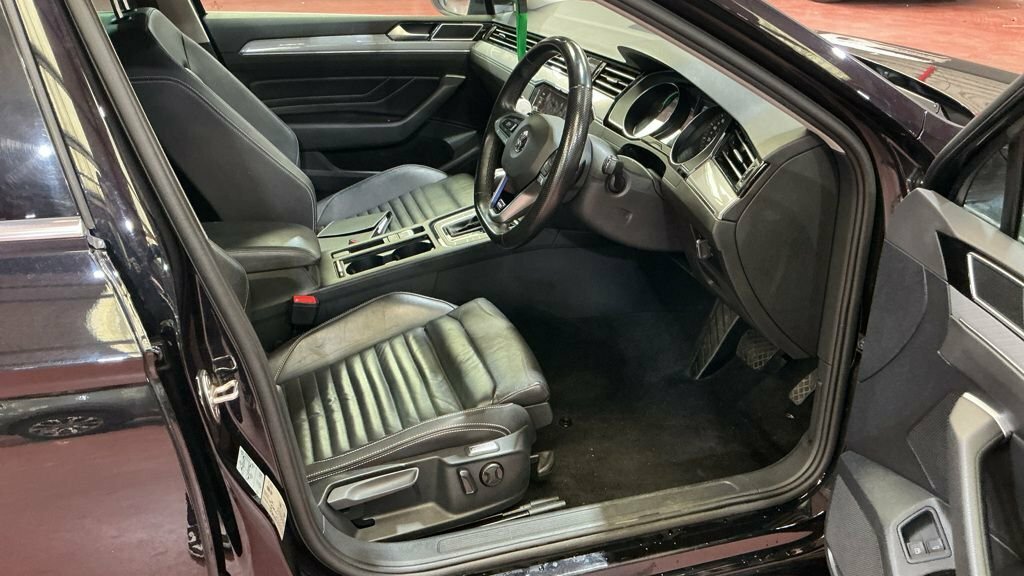 Volkswagen Passat 1.4L Gte Black #3