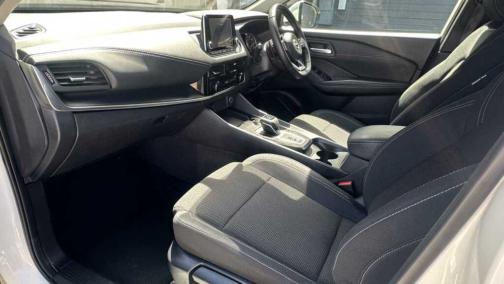 Nissan Qashqai Acenta Prem T Mhe YH72HHF White #2