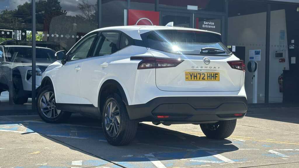Nissan Qashqai Acenta Prem T Mhe YH72HHF White #6