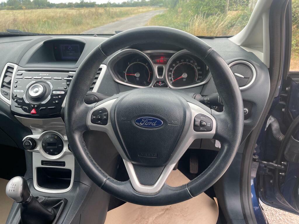 Ford Fiesta Hatchback 1.25 Zetec 201212 Red #21