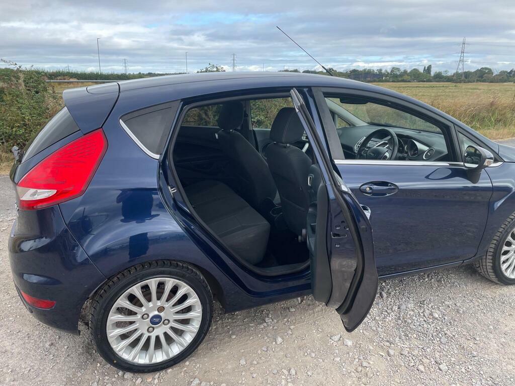 Ford Fiesta Hatchback 1.25 Zetec 201212 Red #15