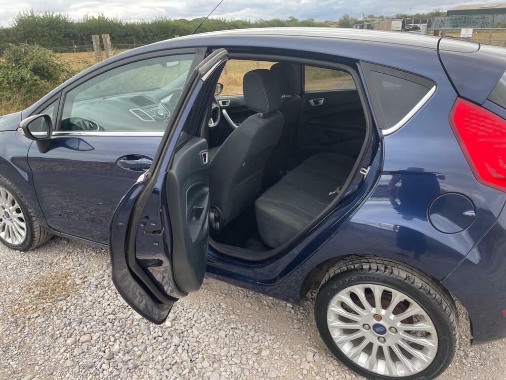 Ford Fiesta Hatchback 1.25 Zetec 201212 Red #17
