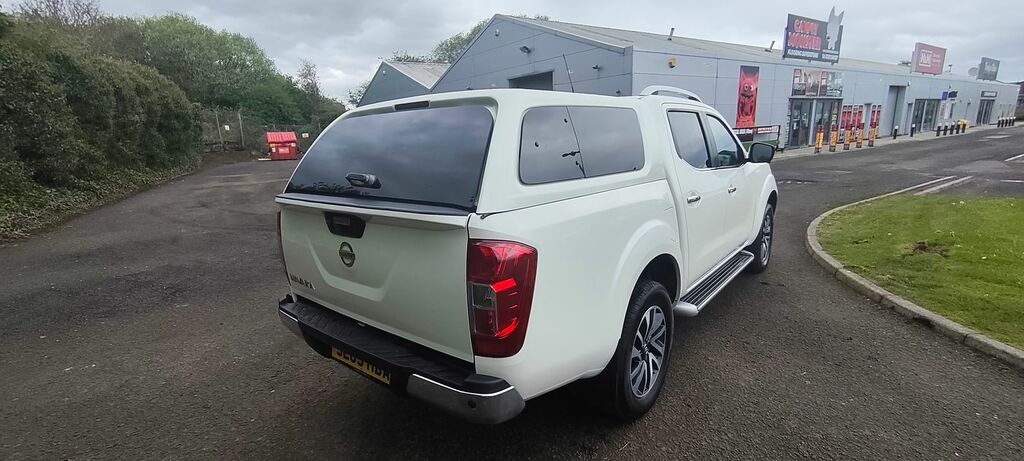 Nissan Navara 2.3 Dci Tekna Pickup Double Cab 4W SL69HBA White #5