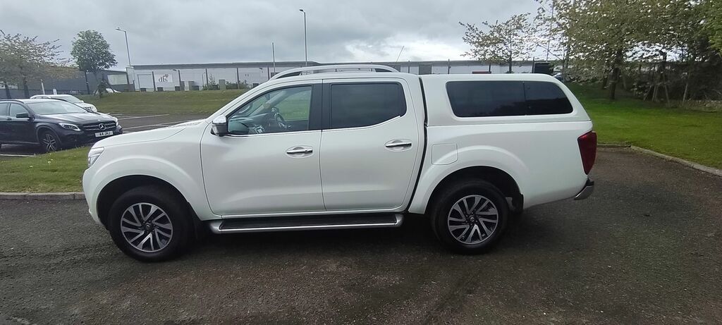 Nissan Navara 2.3 Dci Tekna Pickup Double Cab 4W SL69HBA White #2