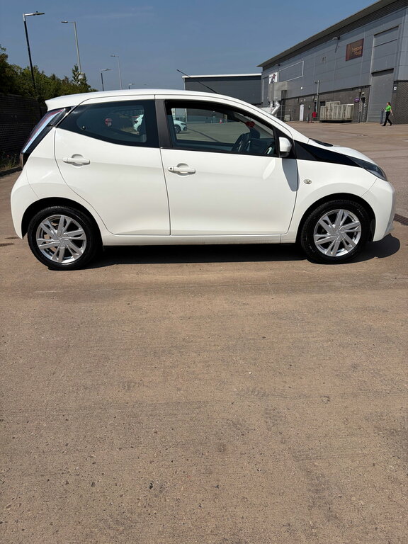 Toyota Aygo 1.0 Vvt-i X-pression Hatchback E White #6