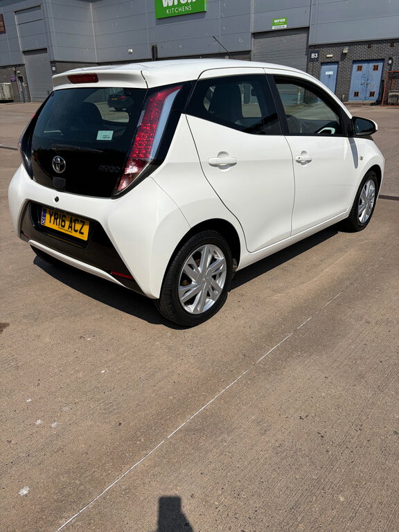 Toyota Aygo 1.0 Vvt-i X-pression Hatchback E White #5