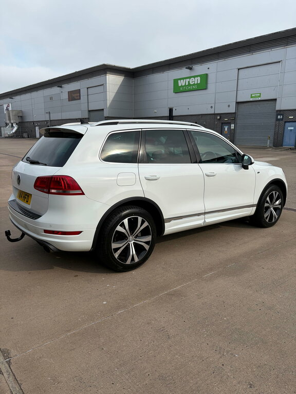 Volkswagen Touareg 3.0 Tdi V6 Bluemotion Tech R-line Suv T KW14HFD White #5