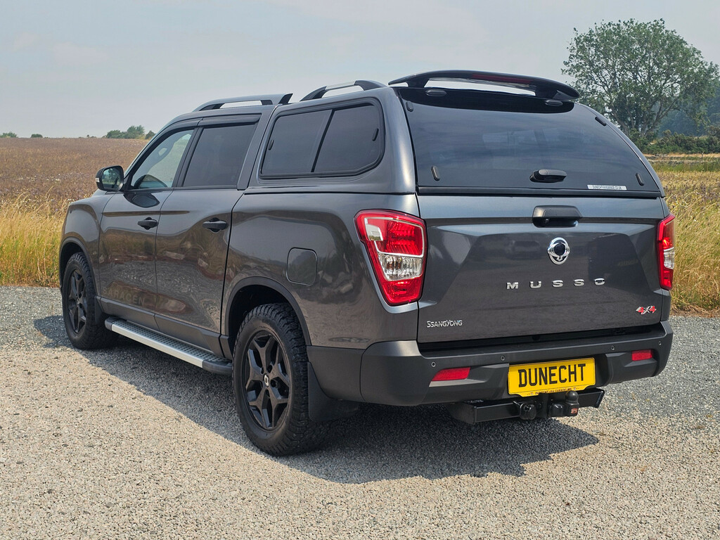 SsangYong Musso Pickup Red #10