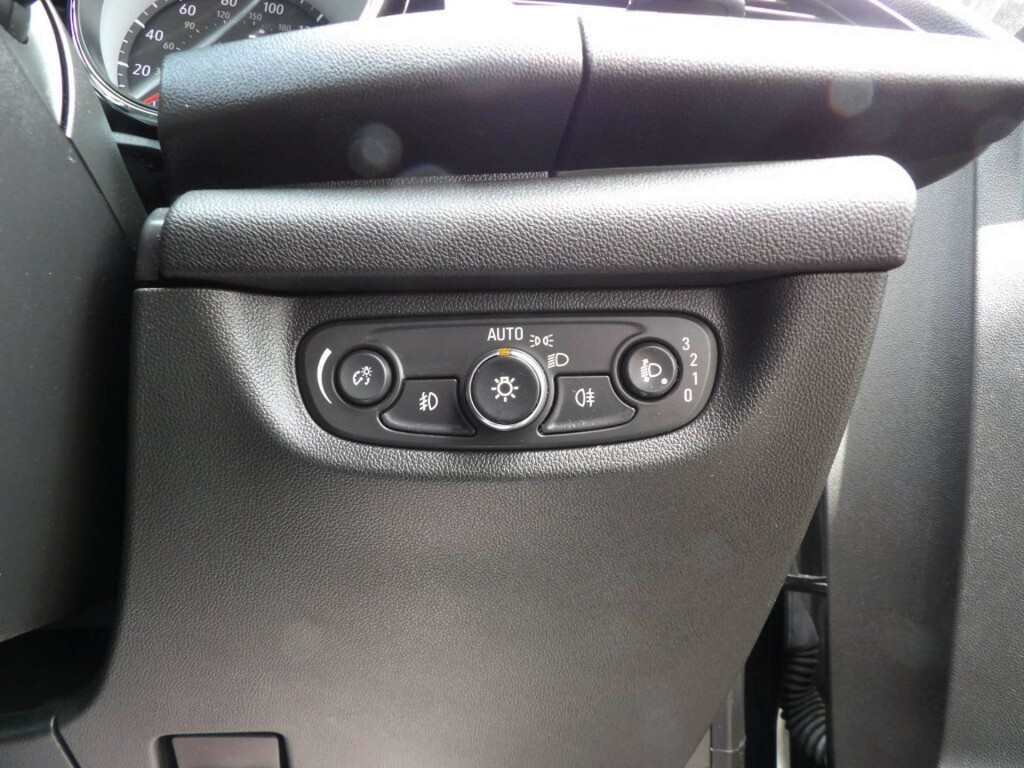 Vauxhall Insignia Hatchback 2019 Vauxhall Insignia 1.5 I Turbo Sri V White #20