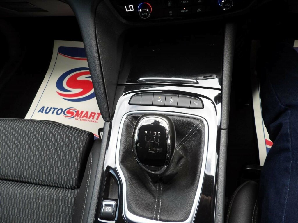 Vauxhall Insignia Hatchback 2019 Vauxhall Insignia 1.5 I Turbo Sri V White #23