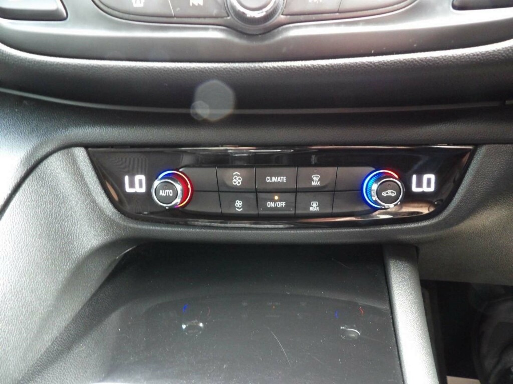 Vauxhall Insignia Hatchback 2019 Vauxhall Insignia 1.5 I Turbo Sri V White #24