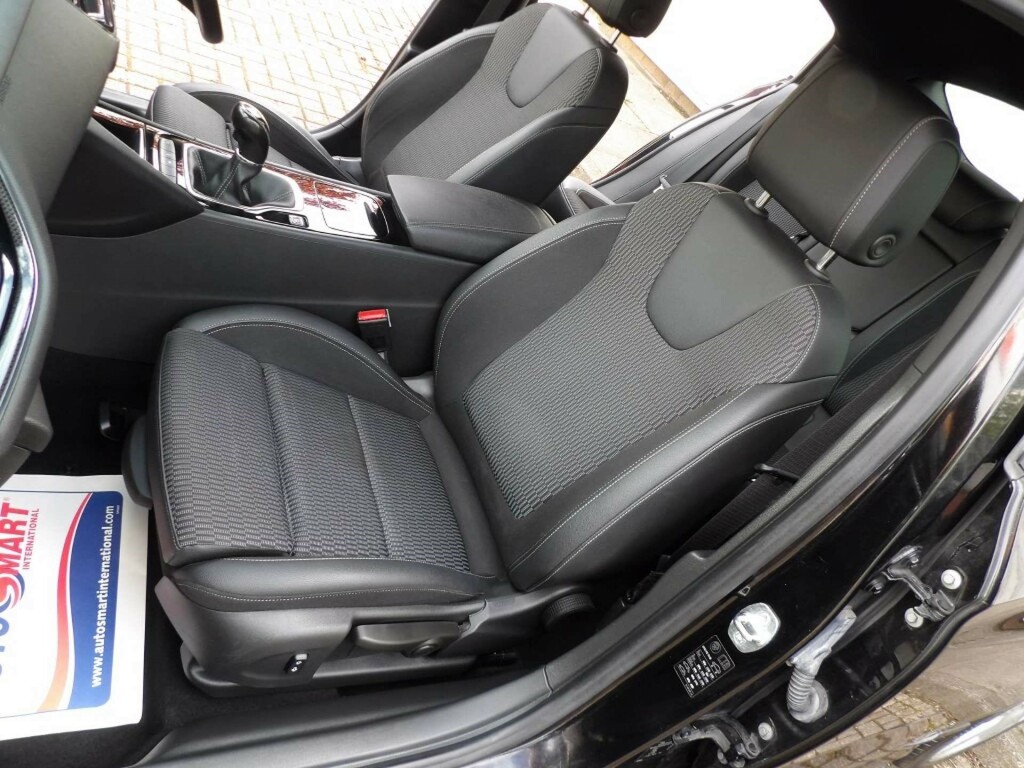 Vauxhall Insignia Hatchback 2019 Vauxhall Insignia 1.5 I Turbo Sri V White #16