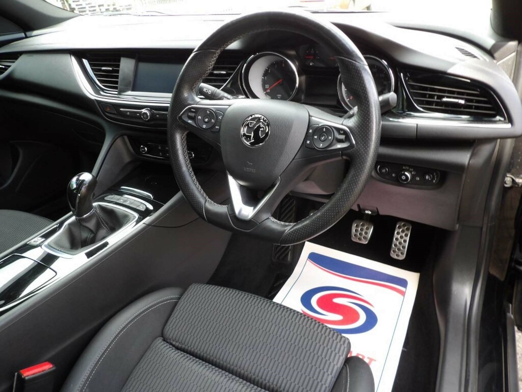 Vauxhall Insignia Hatchback 2019 Vauxhall Insignia 1.5 I Turbo Sri V White #10