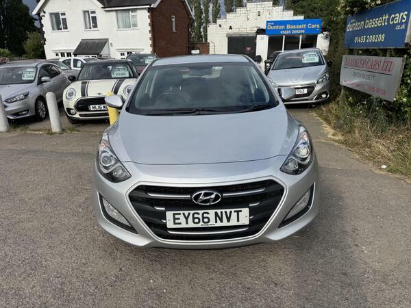 Hyundai I30 1.6 Crdi Blue Drive Se Euro 6 Ss EY66NVT Silver #2
