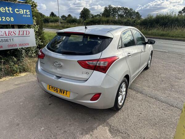 Hyundai I30 1.6 Crdi Blue Drive Se Euro 6 Ss EY66NVT Silver #6