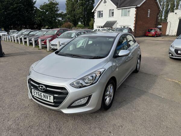 Hyundai I30 1.6 Crdi Blue Drive Se Euro 6 Ss EY66NVT Silver #3