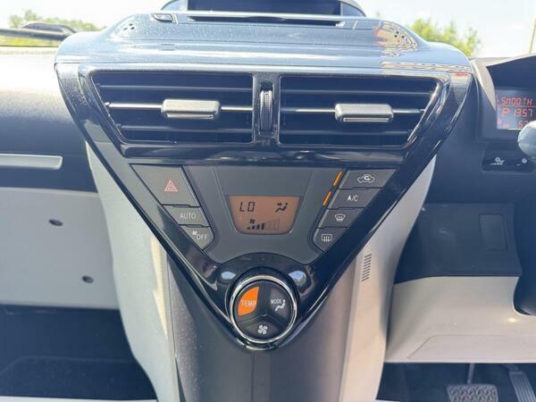 Toyota IQ Hatchback 1.0 Vvt-i Euro 5 201313 Red #19