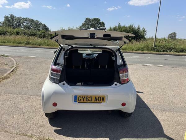 Toyota IQ Hatchback 1.0 Vvt-i Euro 5 201313 Red #9