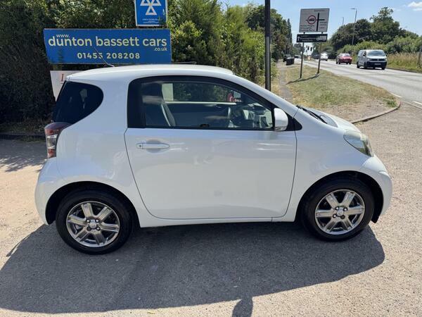 Toyota IQ 1.0 Vvt-i 2 Multidrive Euro 5 White #4
