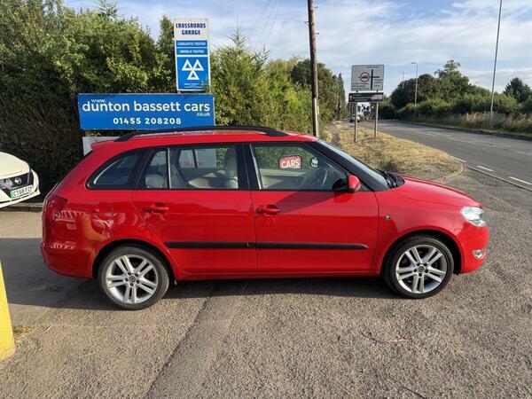 Skoda Fabia 1.2 Tsi Elegance Euro 5 Red #2