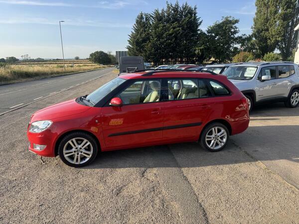 Skoda Fabia 1.2 Tsi Elegance Euro 5 Red #3