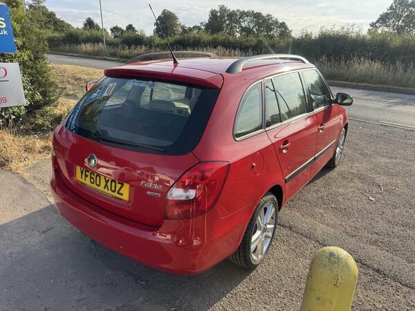 Skoda Fabia 1.2 Tsi Elegance Euro 5 Red #4