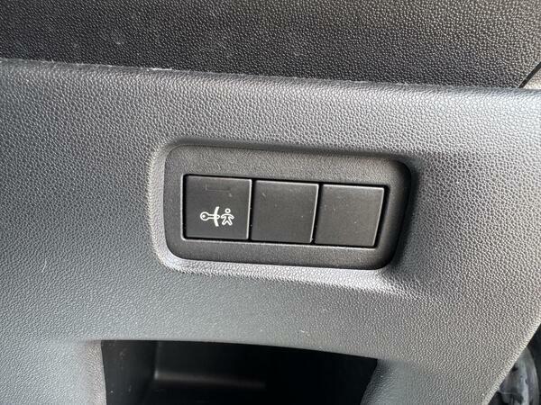 Citroen C3 1.6 Exclusive 118 Bhp Blue #27