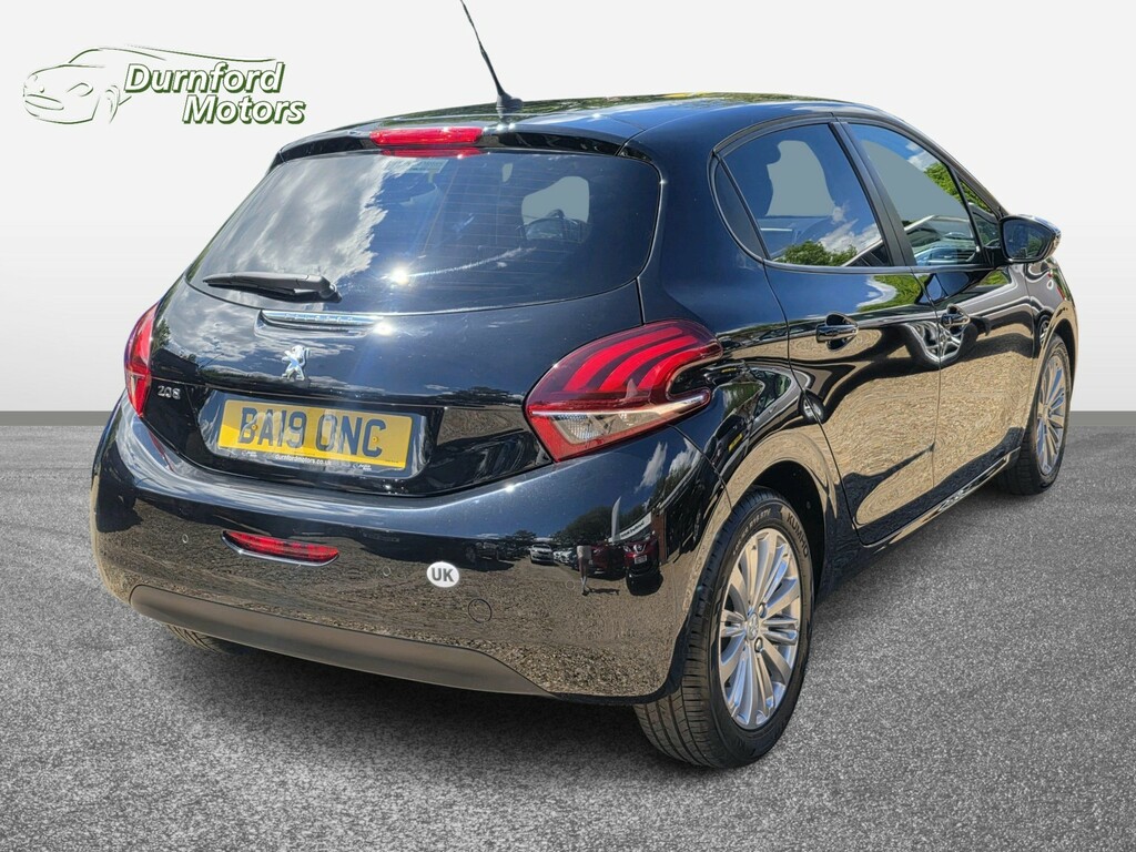 Peugeot 208 Hatchback 1.2 Puretech Signature 201919 Black #4