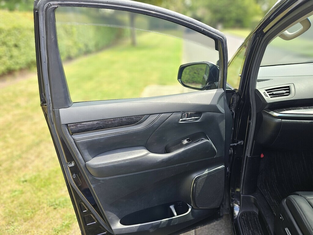 Toyota Vellfire 3.5 V6 White #57