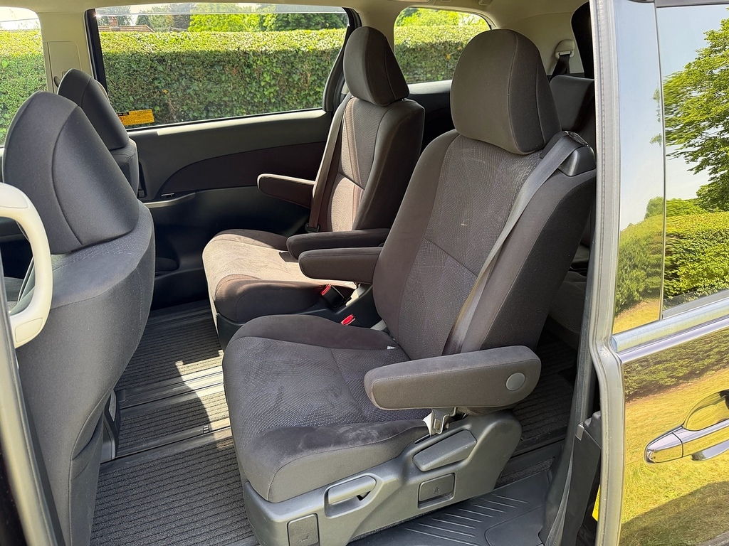 Toyota Estima 2Wd Auto White #19