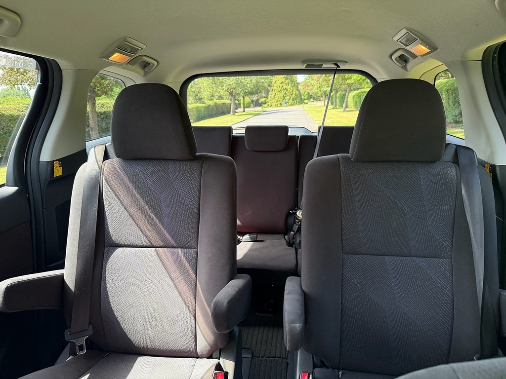 Toyota Estima 2Wd Auto White #33