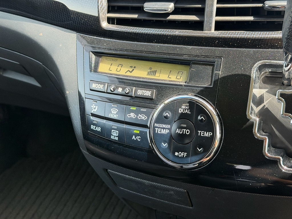 Toyota Estima 2Wd Auto White #35
