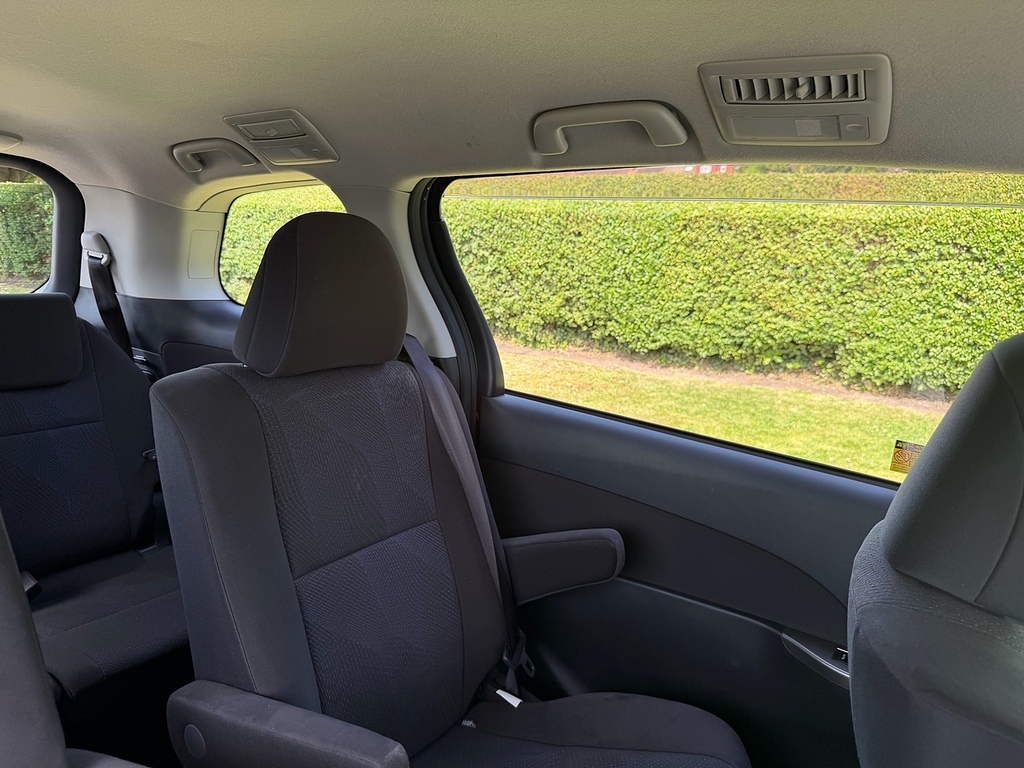 Toyota Estima 2Wd Auto White #47