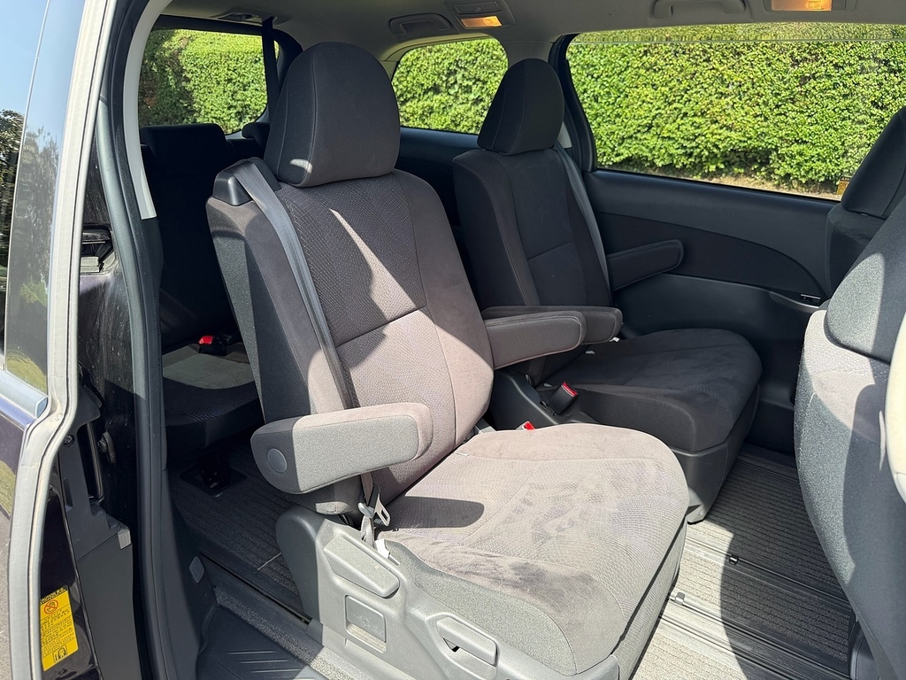 Toyota Estima 2Wd Auto White #22