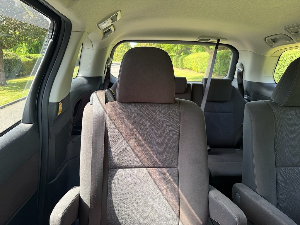 Toyota Estima 2Wd Auto White #46